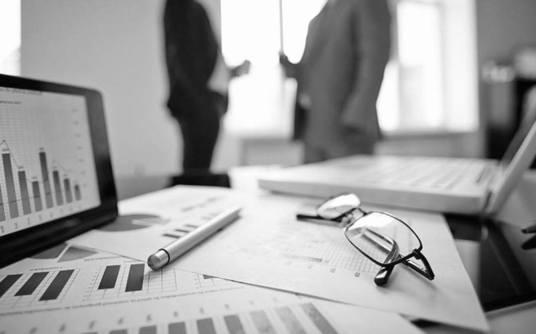 Tvorba AI finančného asistenta: technický kurz pre analytikov